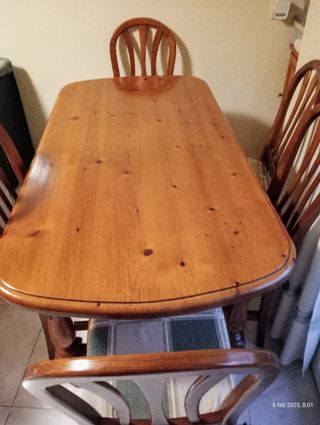 Mueble salón, 3 cuerpos. Mesa y 6 sillas. Pino mac