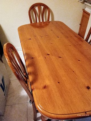 Mueble salón, 3 cuerpos. Mesa y 6 sillas. Pino mac