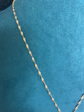 Cadena con colgante de oro