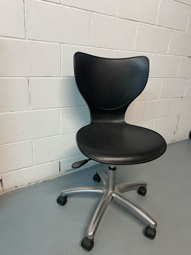 Silla de escritorio de plastico con ruedas