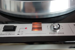 Tocadiscos Sansui SR-838 (1977)