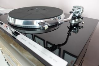 Tocadiscos Sansui SR-838 (1977)