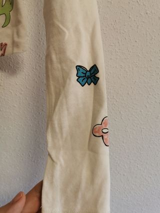 Camiseta de chica talla XS de Bershka.