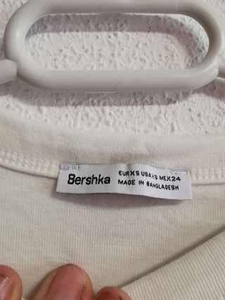 Camiseta de chica talla XS de Bershka.