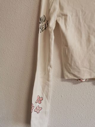 Camiseta de chica talla XS de Bershka.