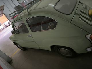 SEAT 600