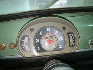 SEAT 600