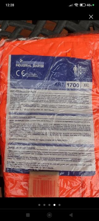 Impermeable con reflectante y guantes de goma 