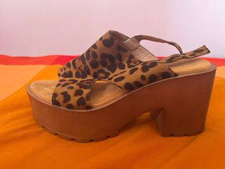 tacones leopardo