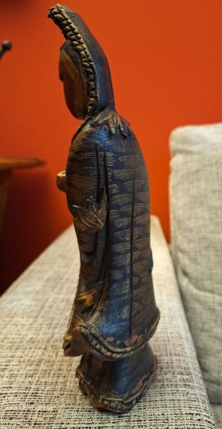 Statuina cinese in legno raffigurante Guan Yin