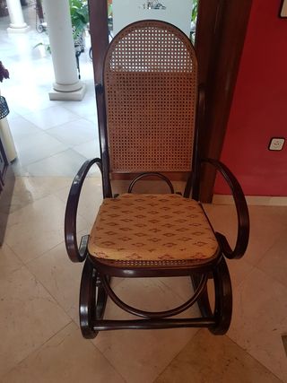 2 dondoli con griglie antiche