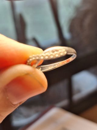 Anillo oro blanco 18 kilates con circonitas
