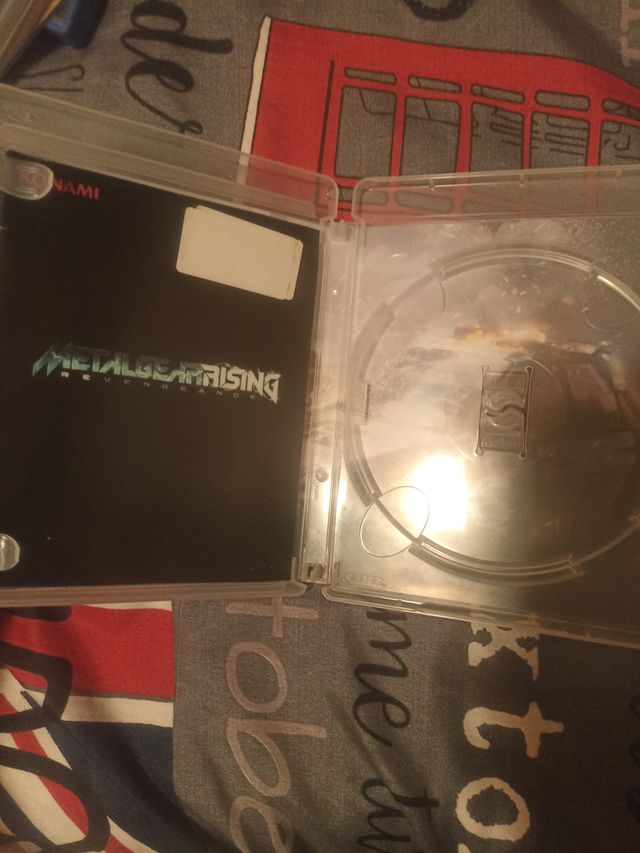 Caja Metal gear Rising pal italia