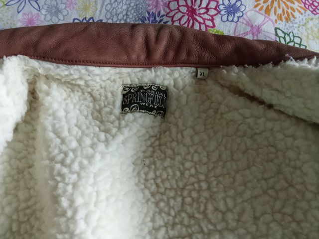 Chaqueta de pana marrón y borreguito