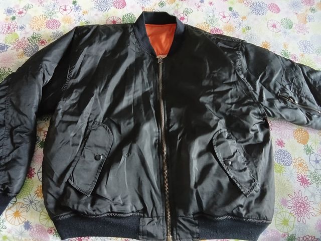 Bomber negra de Harley Davidson 