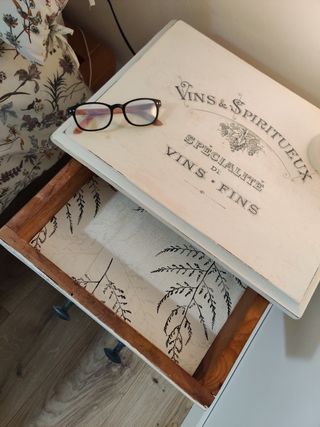 Mesita antigua de madera