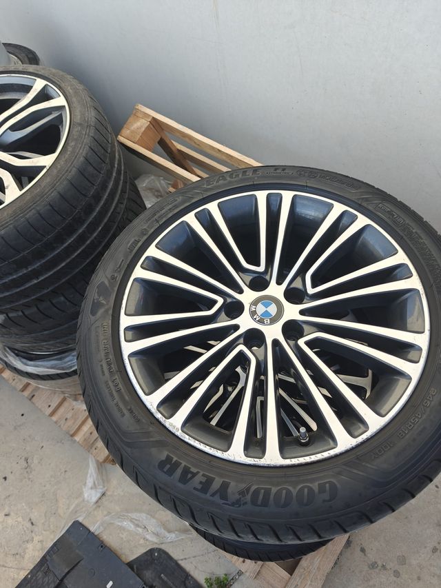 Llantas BMW 18" G30 con neumáticos goodyear