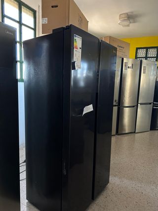FRIGORIFICO AMERICANO MIDEA NEGRO.