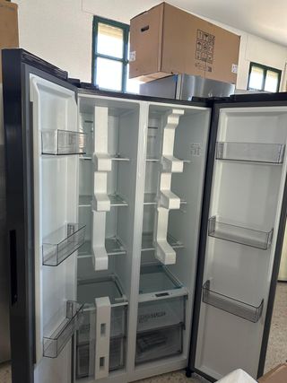 FRIGORIFICO AMERICANO MIDEA NEGRO.