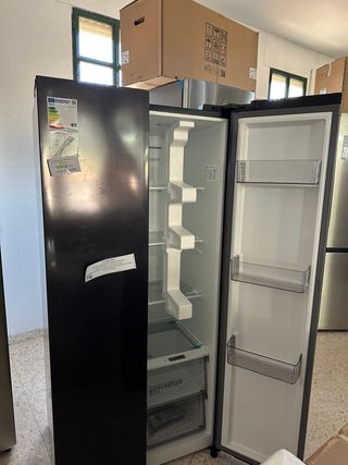 FRIGORIFICO AMERICANO MIDEA NEGRO.