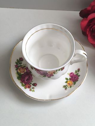 Preciosa taza y platillo porcelana inglesa