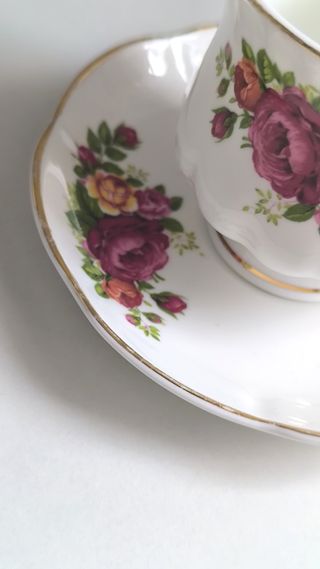 Preciosa taza y platillo porcelana inglesa
