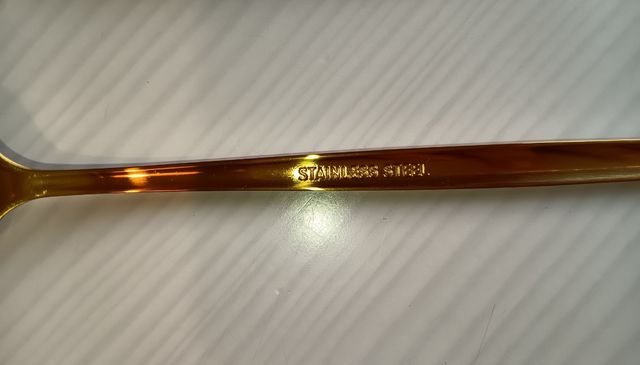 Cubertería dorada de acero inoxidable