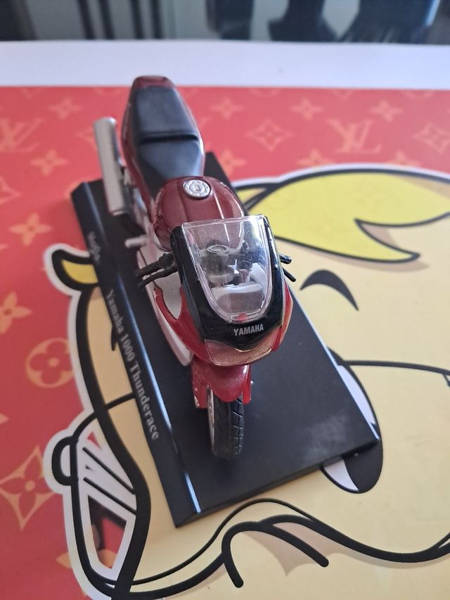 Motocicli in miniatura YAMAHA 1:18