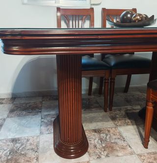 Mesa de comedor y sillas