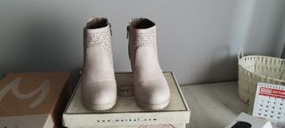 Botines color beige de XTI