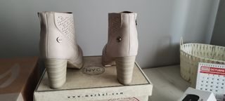 Botines color beige de XTI