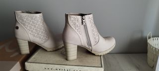 Botines color beige de XTI