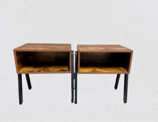 Comodini o tavolini in stile industriale