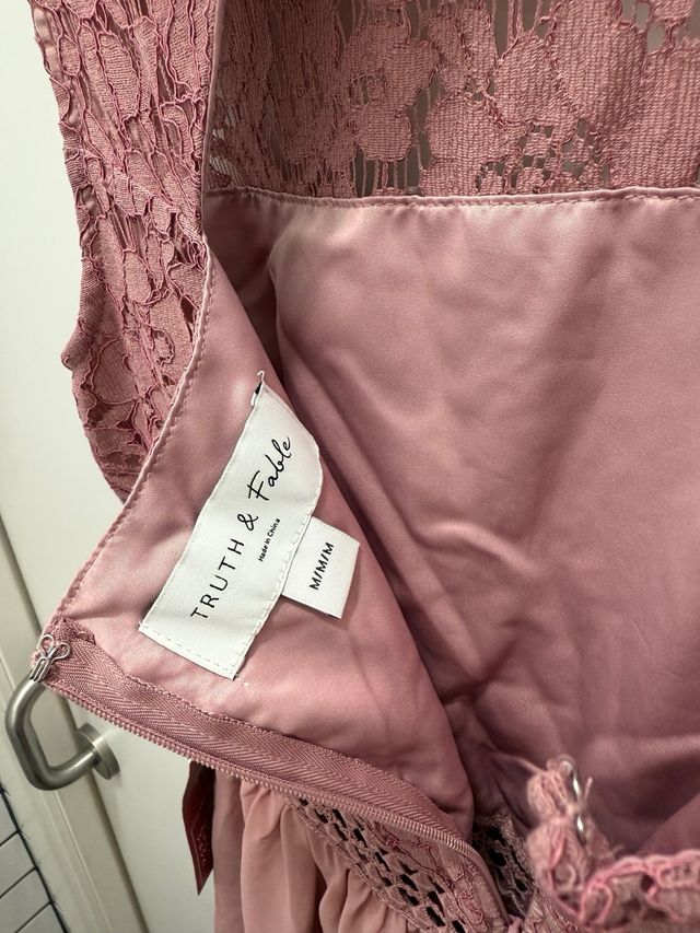 Vestido largo de encaje rosa