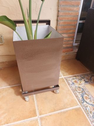 Macetero hierro,diseño