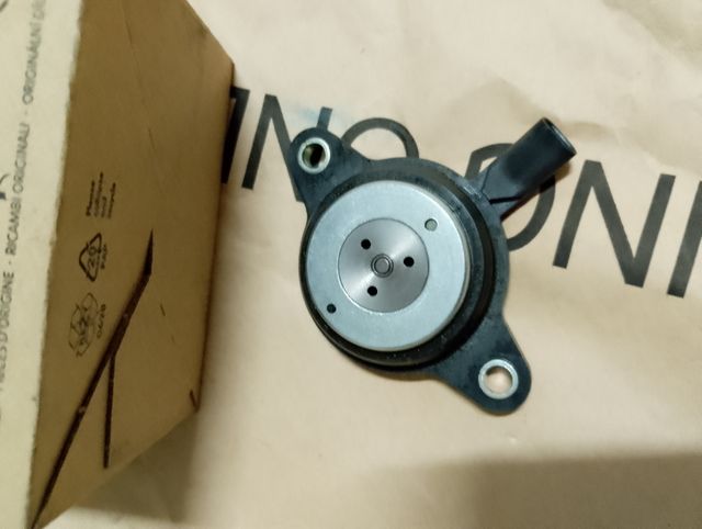 Sensor regulador árbol levas 05c906423e