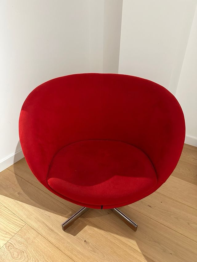 Silla giratoria roja