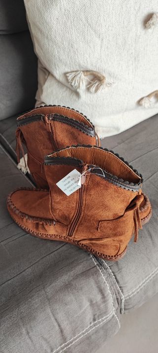Botines con flecos estilo Indios