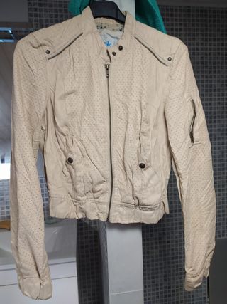 Chaqueta tipo bomber beig Bershka