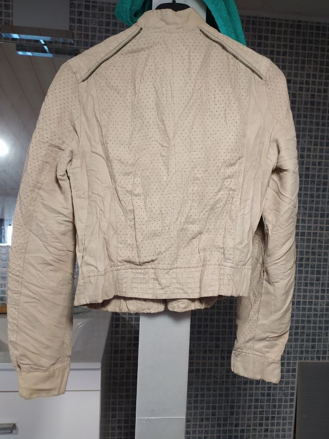 Chaqueta tipo bomber beig Bershka