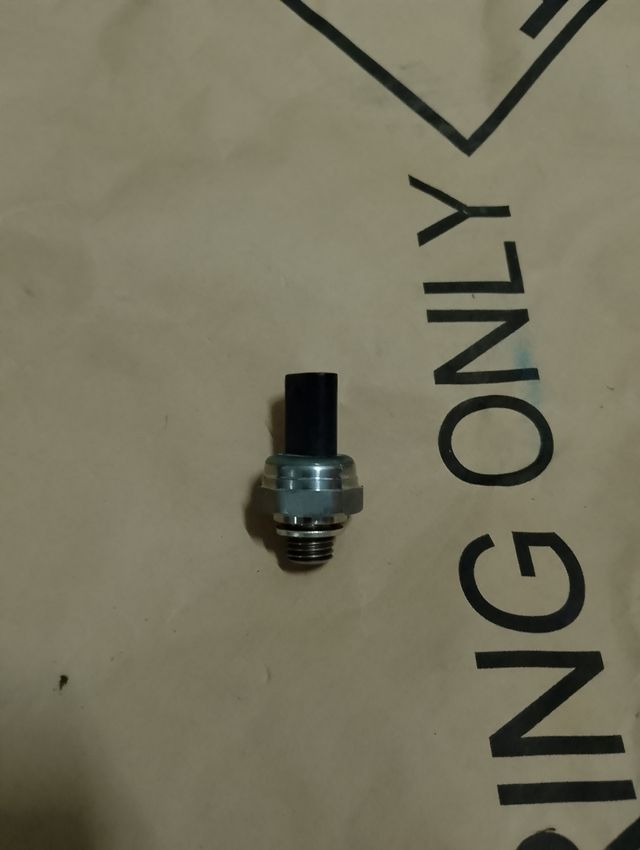 Sensor de presión de aceite 05e906277a