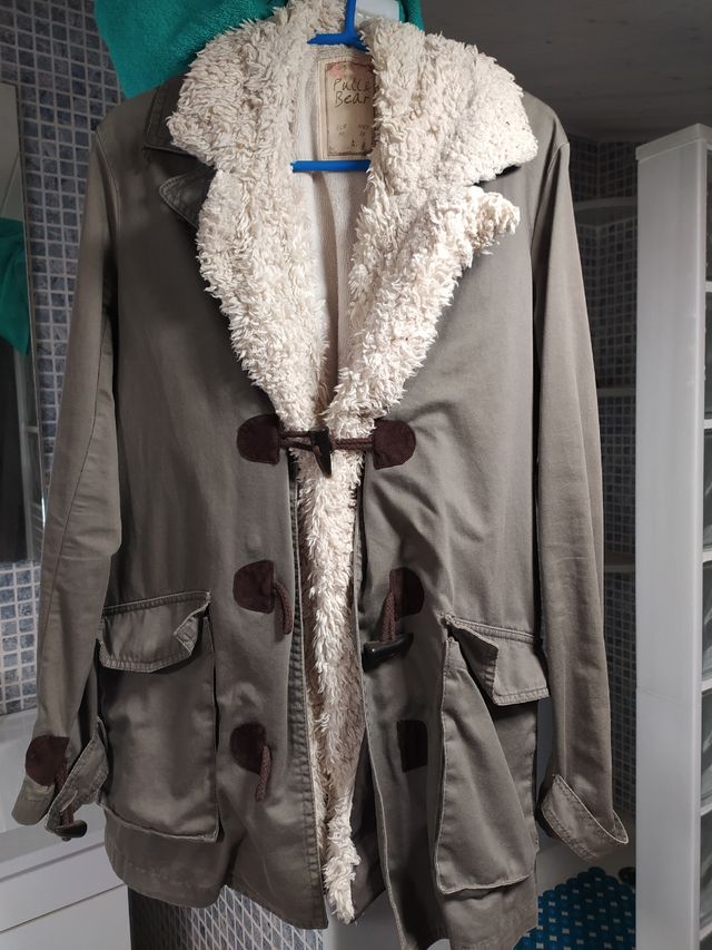 Abrigo verde grisáceo Pull and Bear