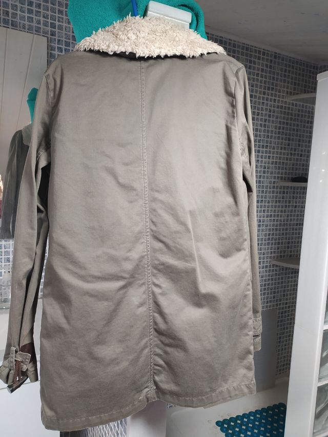 Abrigo verde grisáceo Pull and Bear