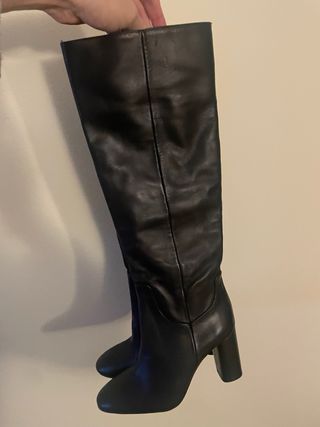 botas altas de piel