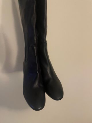 botas altas de piel