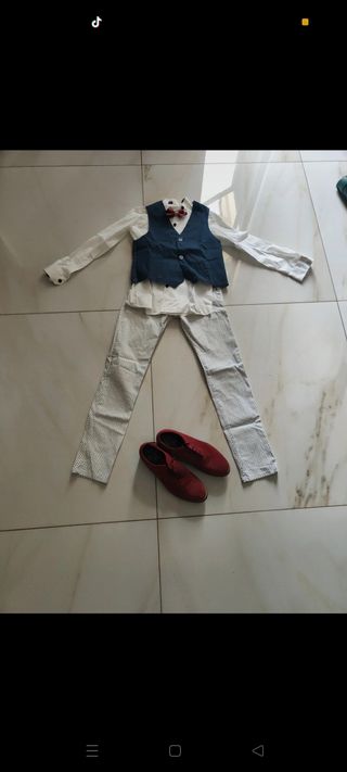 Vestiti da cerimonia o comun ragazzo,