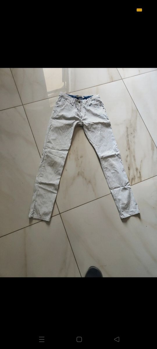 Vestiti da cerimonia o comun ragazzo,