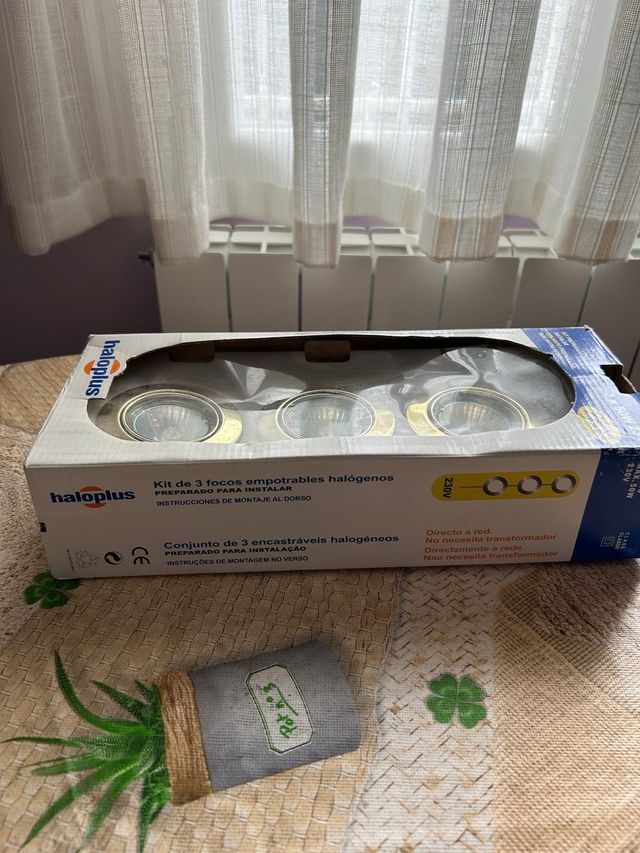 Focos halógenos dorados