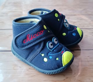 Pantuflas tipo botin marca Chicco nuevas