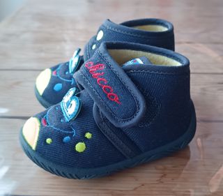 Pantuflas tipo botin marca Chicco nuevas
